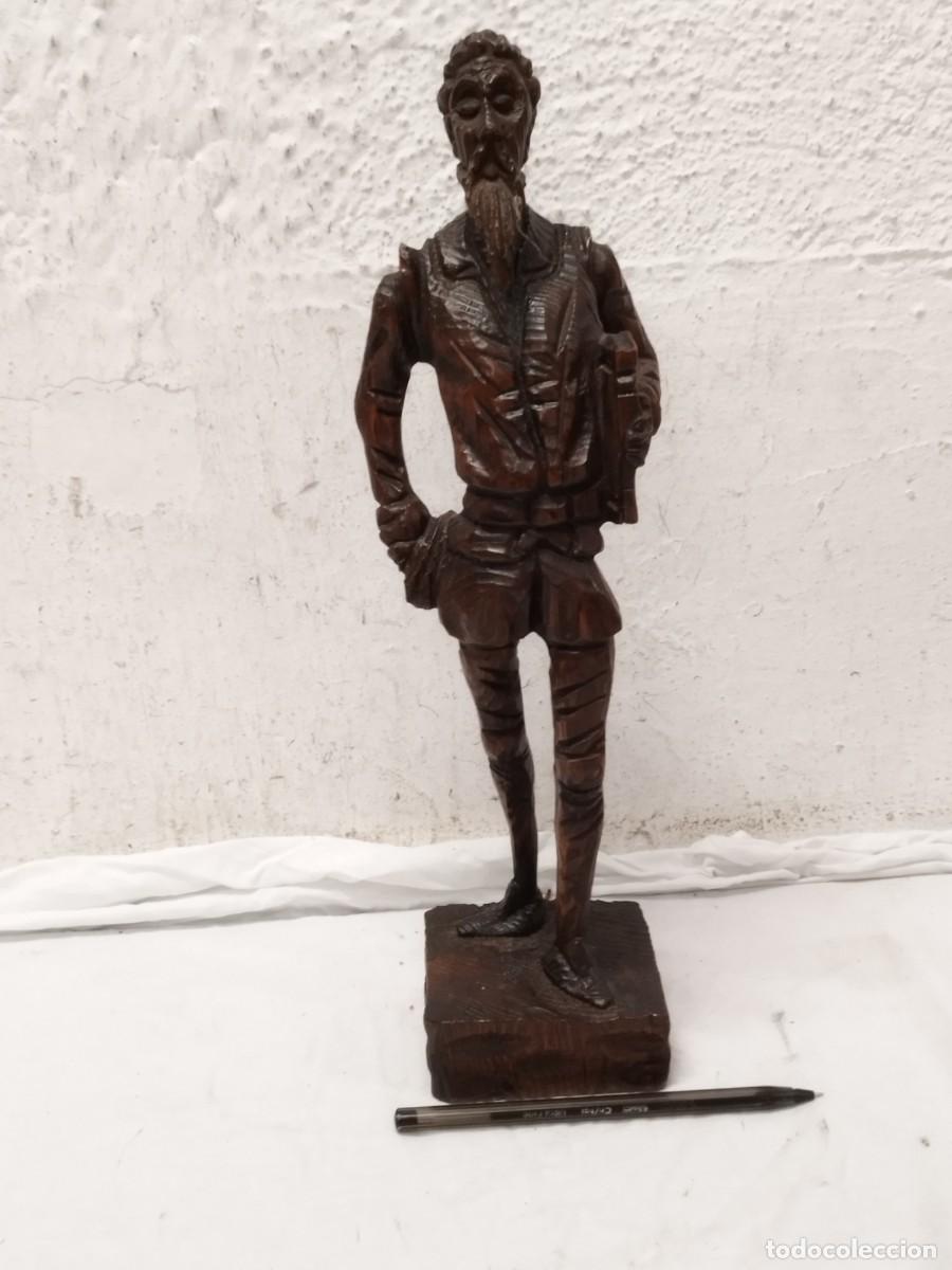 Arte: Antigua figura escultura de madera tllada de Don Quijote de la Mancha.