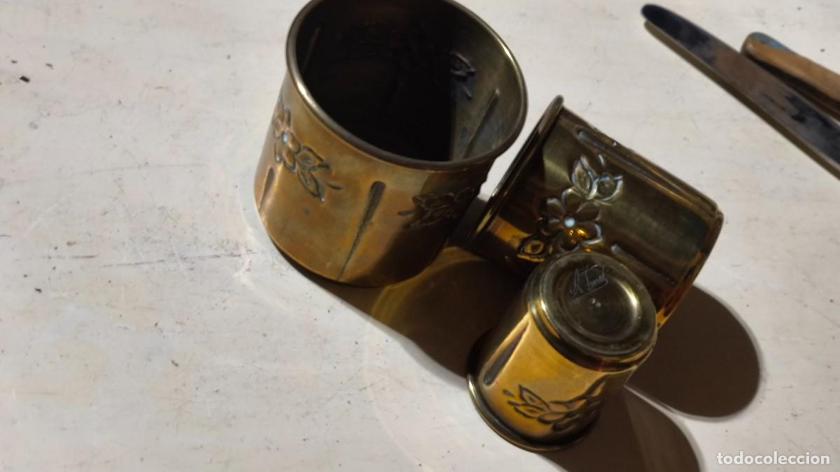 Arte: 3 godet laiton repousse floral 1960 Inde