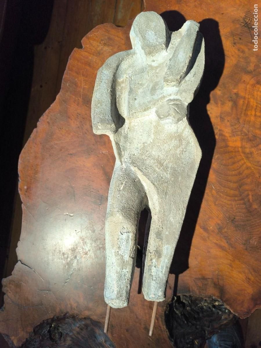 Arte: ESCULTURA EN HORMIGON DEL ESCULTOR JOAQUIM ROS I SABAT&Eacute; 17X9X46 CM 4,7 KG