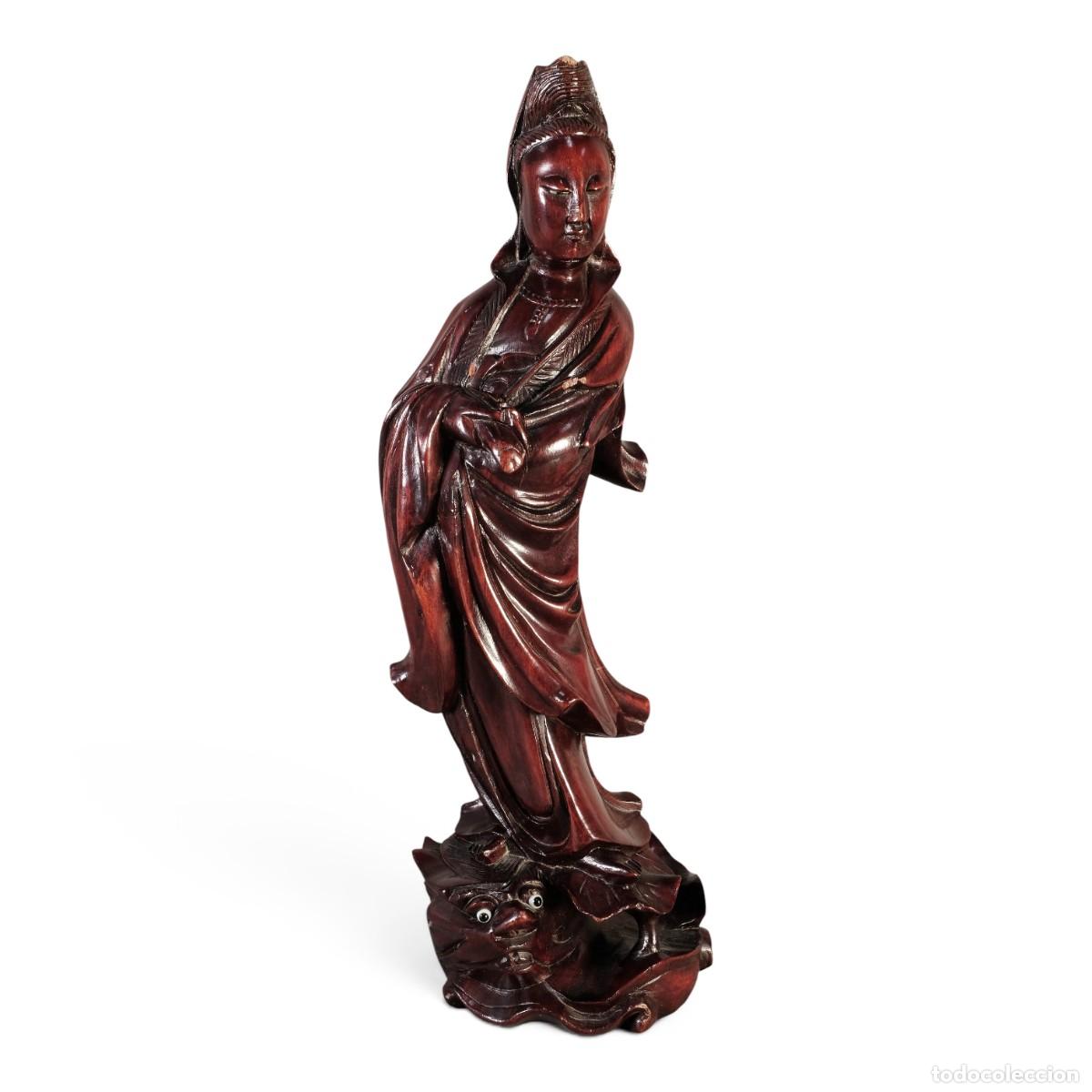 Arte: Escultura de Guanyin en madera. Siglo XX