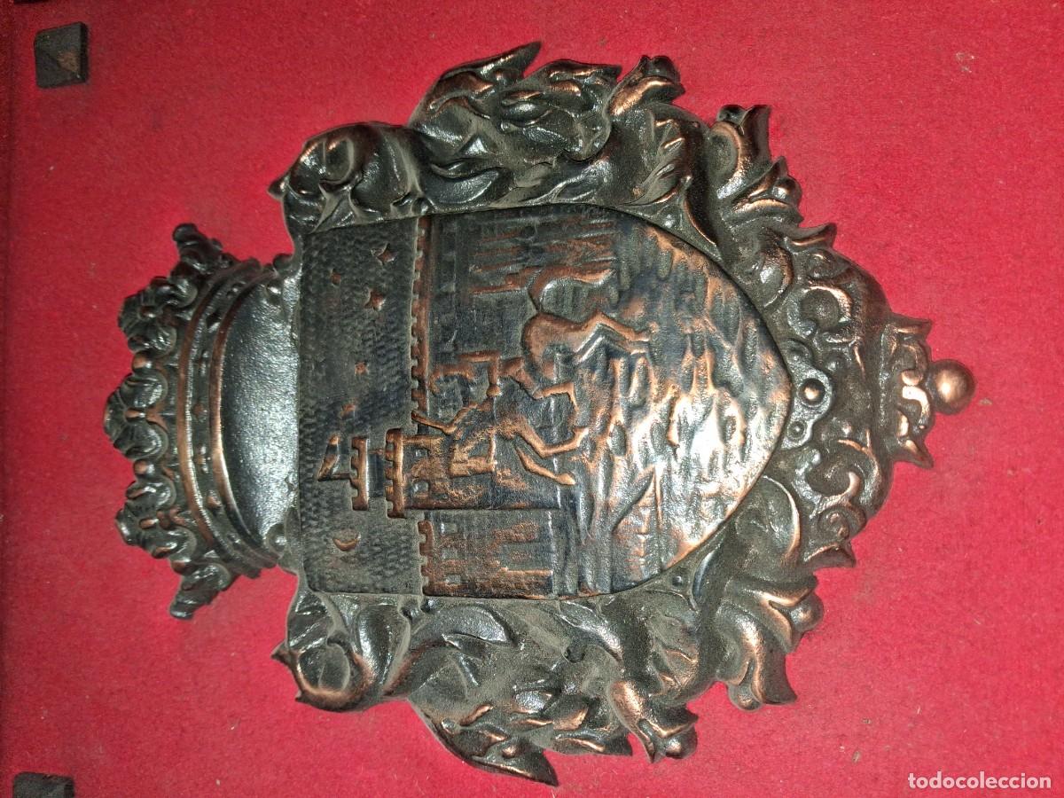 Arte: Escudo eraljico en bronce - Foto 3