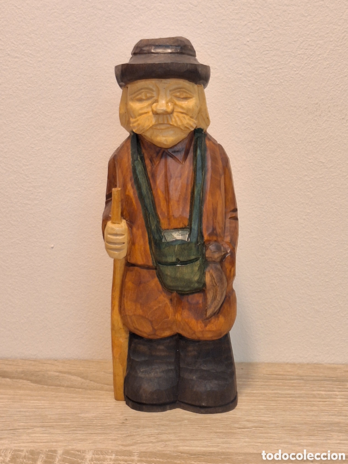 Arte: FIGURA J&Auml;GER CAZADOR B&Aacute;VARO/ALPINO TALLADA EN MADERA &ndash; ESCOPETA &ndash; 21,5 CM