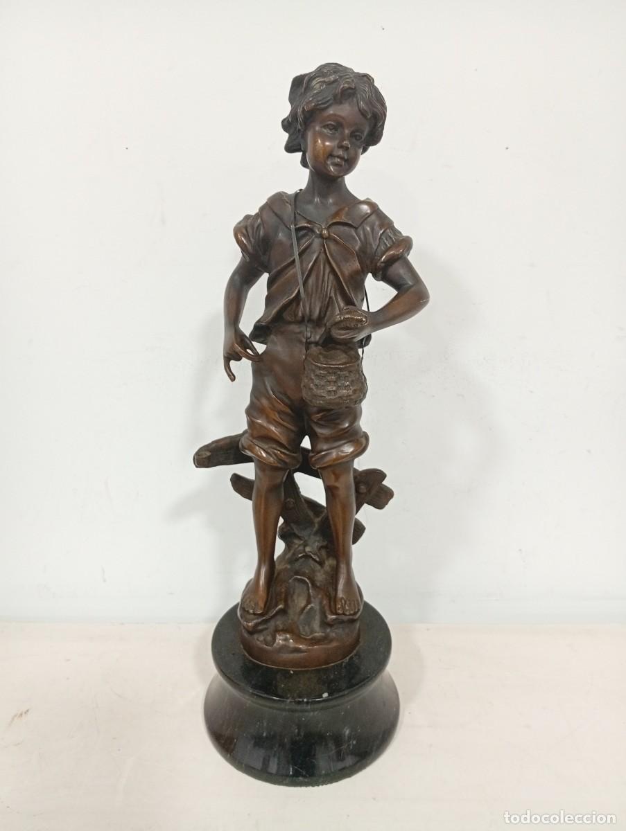 Arte: Ni&ntilde;o pescador escultura de bronce. 45 cm de altura. Finales siglo XIX