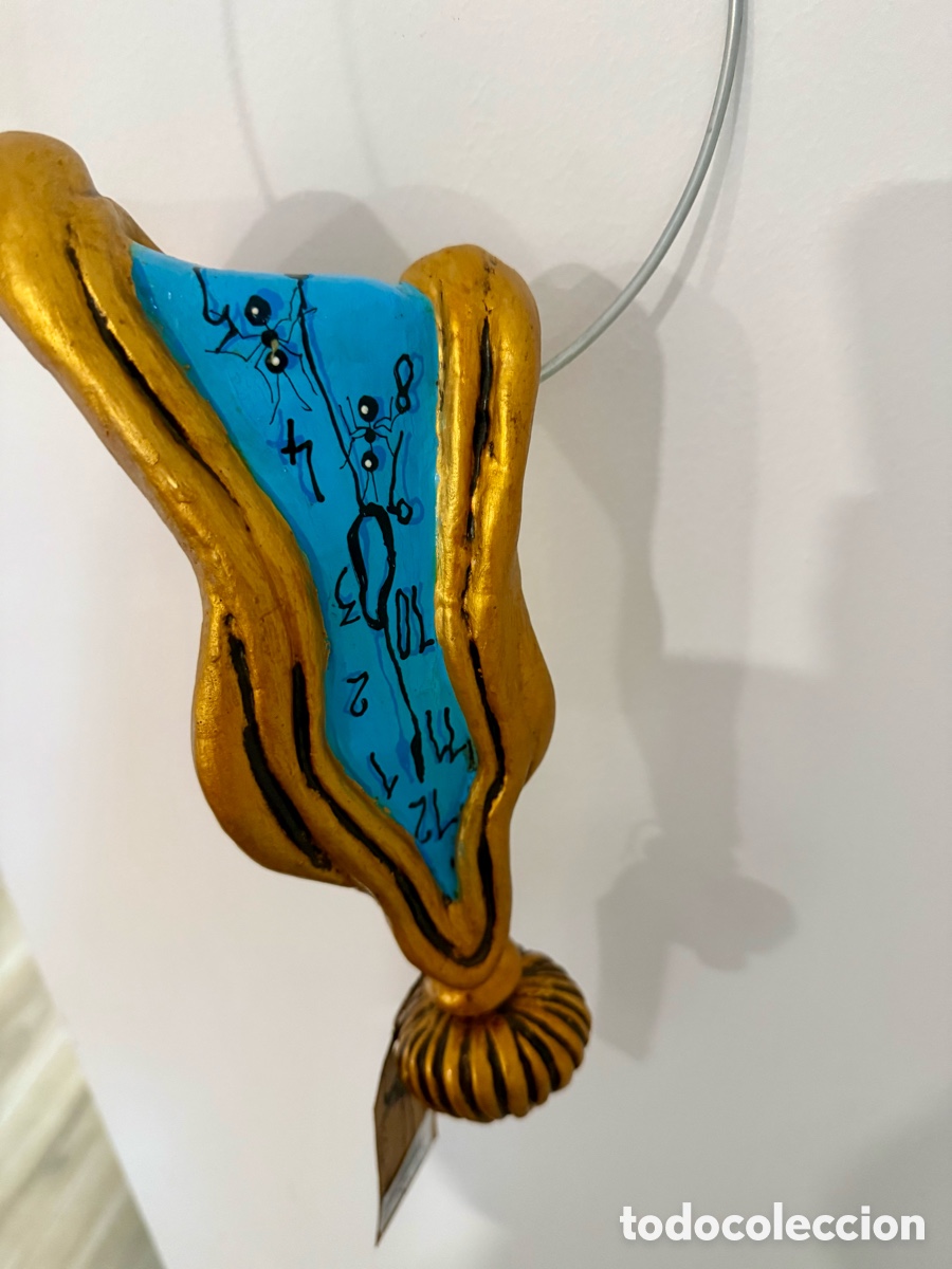 Arte: Reloj derretido Salvador Dal&iacute; terracota