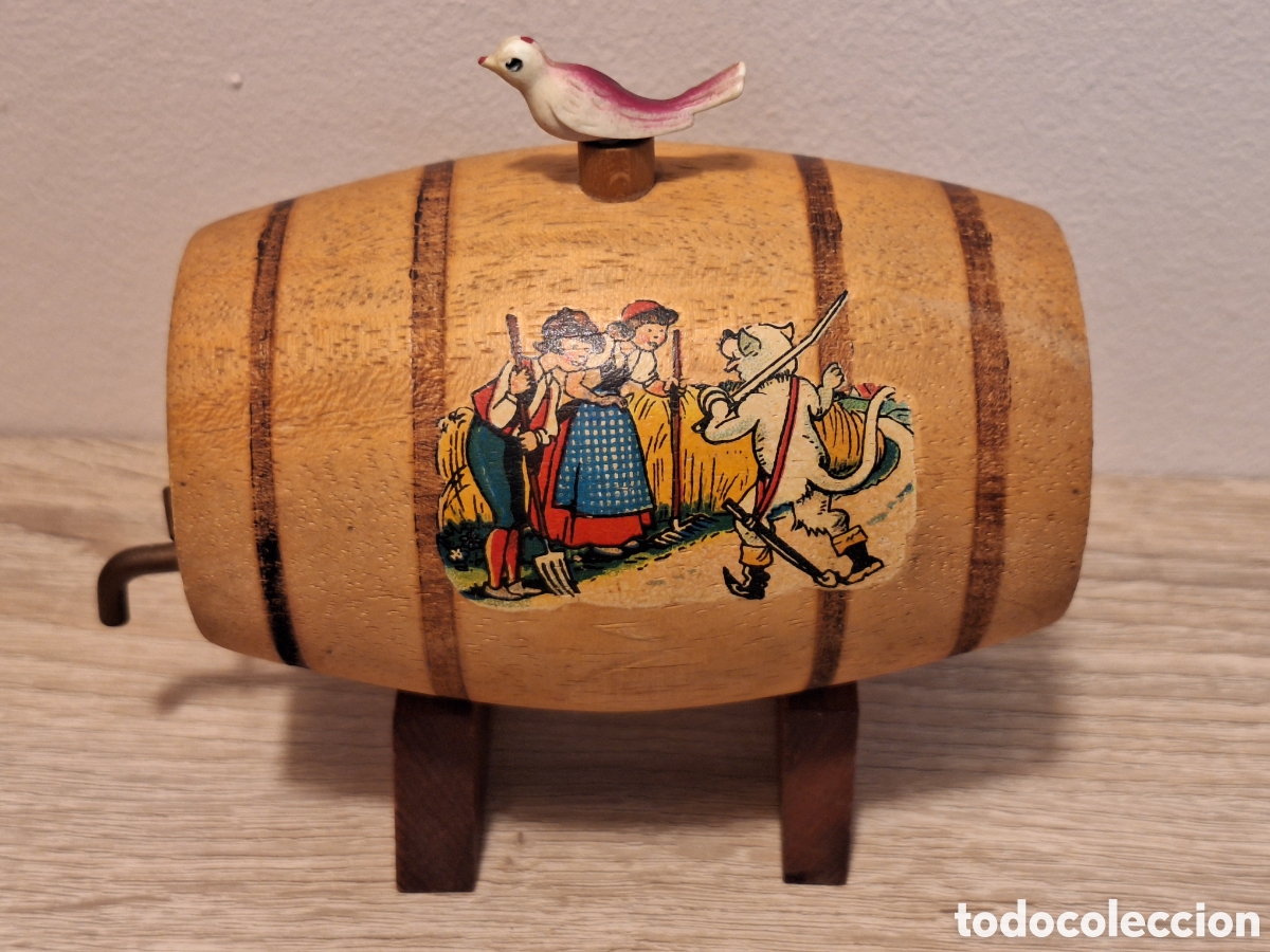 Arte: Antiguo Barril Decorativo Alpino de Madera con Manivela y Figuras &ndash; Alemania