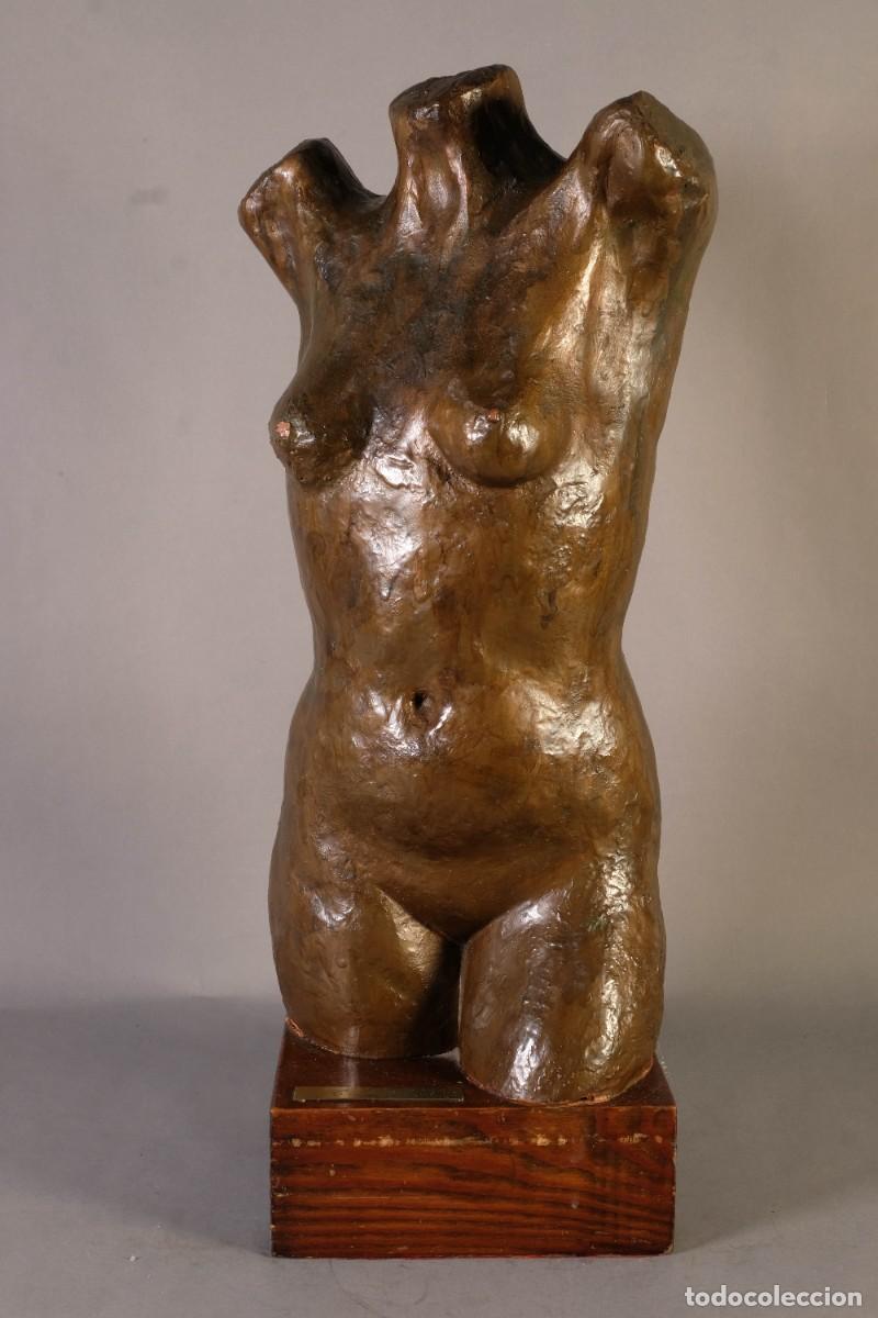 Arte: Torso femenino en terracota. Siglo XX.