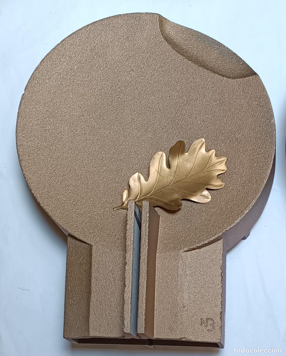 Arte: N&Eacute;STOR BASTERRETXEA ( AUTOR ) ESTELA HOMENAJE AL PUEBLO DE GERNIKA (BRONCE)