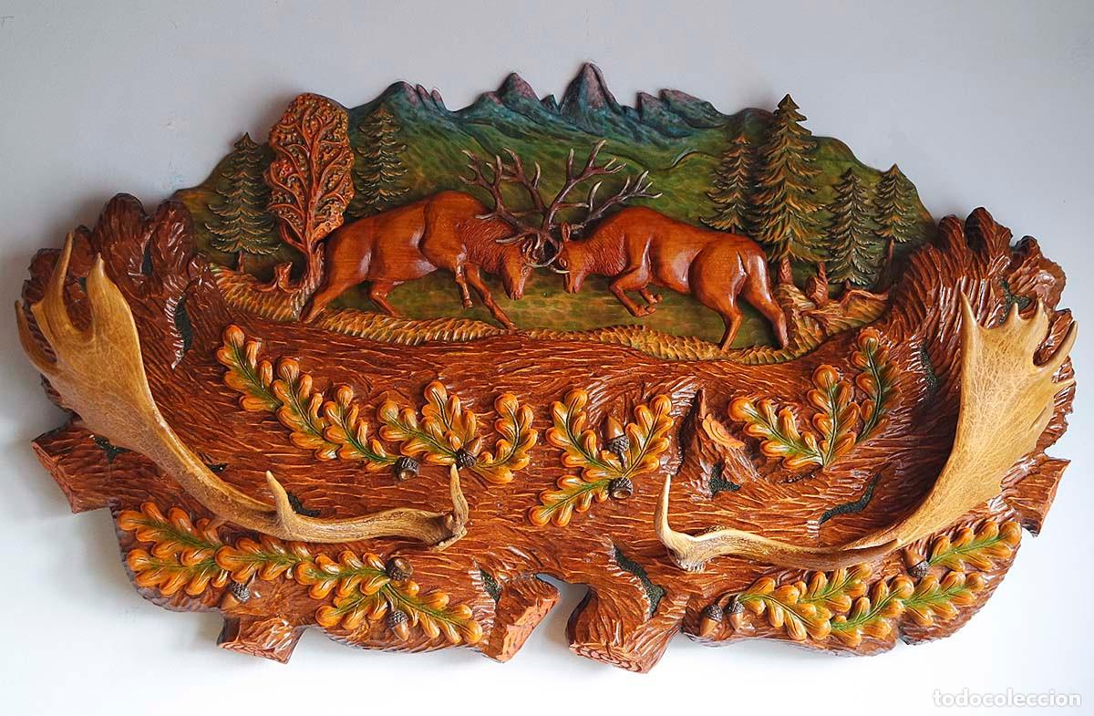 Arte: Panel art&iacute;stico de madera tallada con ciervos en lucha &ndash; obra &uacute;nica de Stefan Doychinov, 75 &times; 130 cм