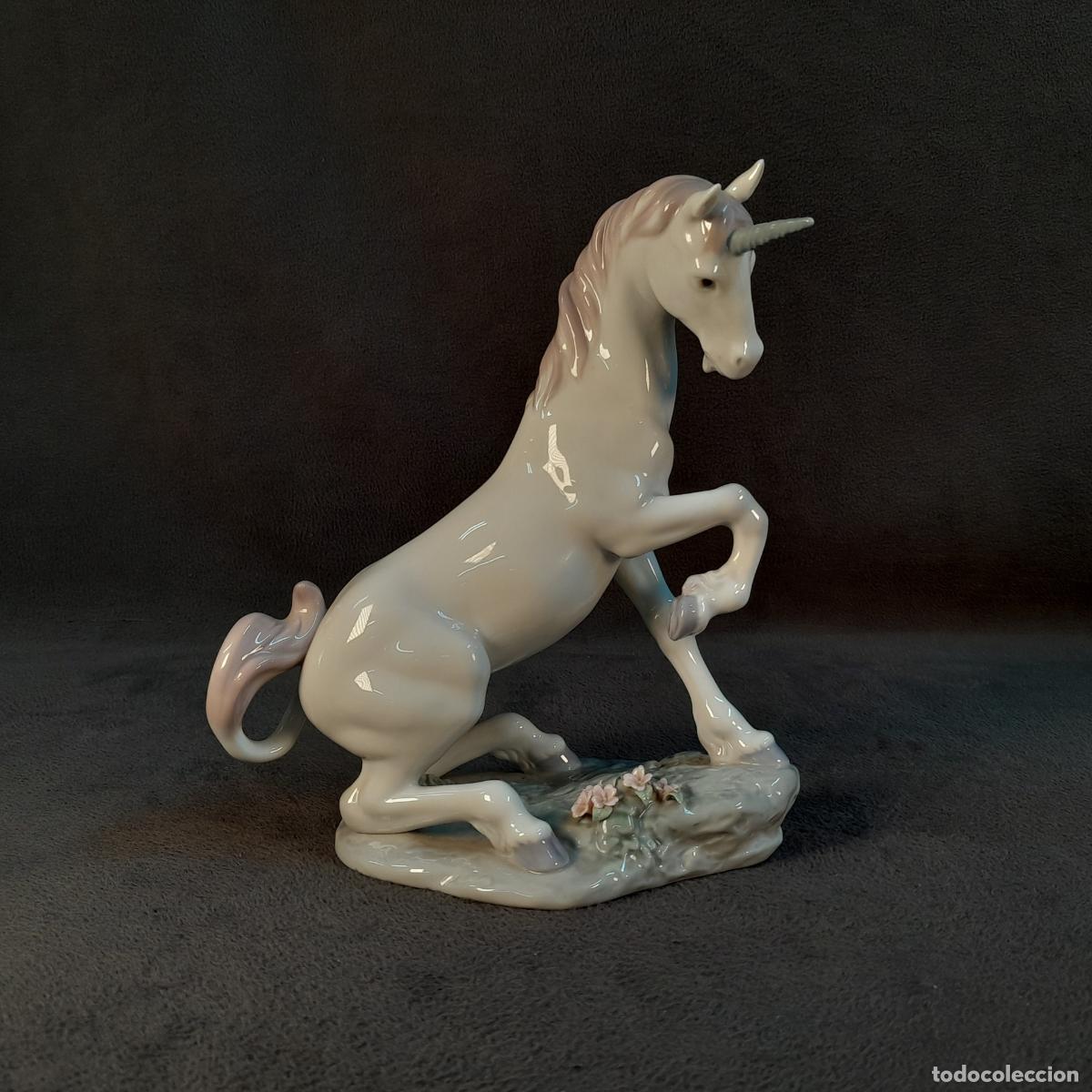 Art: FIGURA DE PORCELANA DE LLADR&Oacute; &rdquo;UNICORNIO&rdquo;. SIGLO XX
