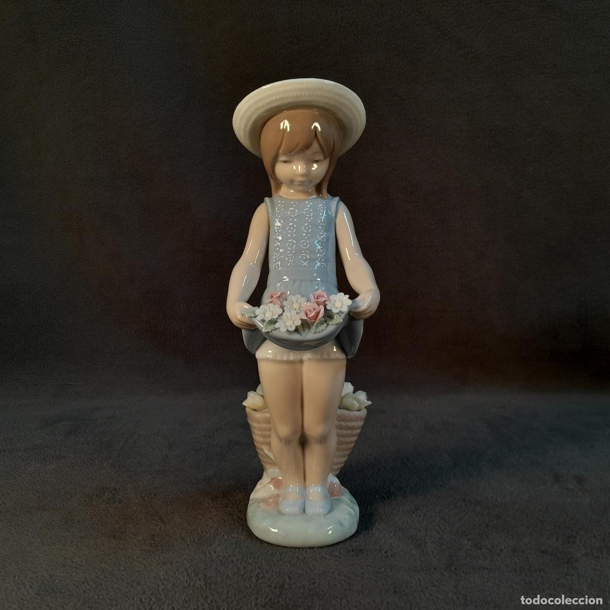 Art: FIGURA DE PORCELANA DE LLADR&Oacute; &rdquo;JOVEN CON CESTA DE FLORES&rdquo;. SIGLO XX