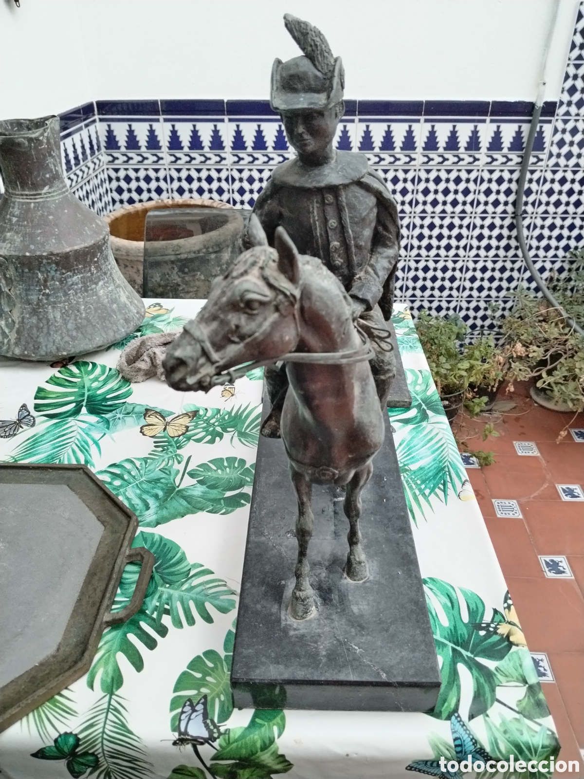 Arte: Escultura en bronce firmada Vallejo y con sello d la fundici&oacute;n.