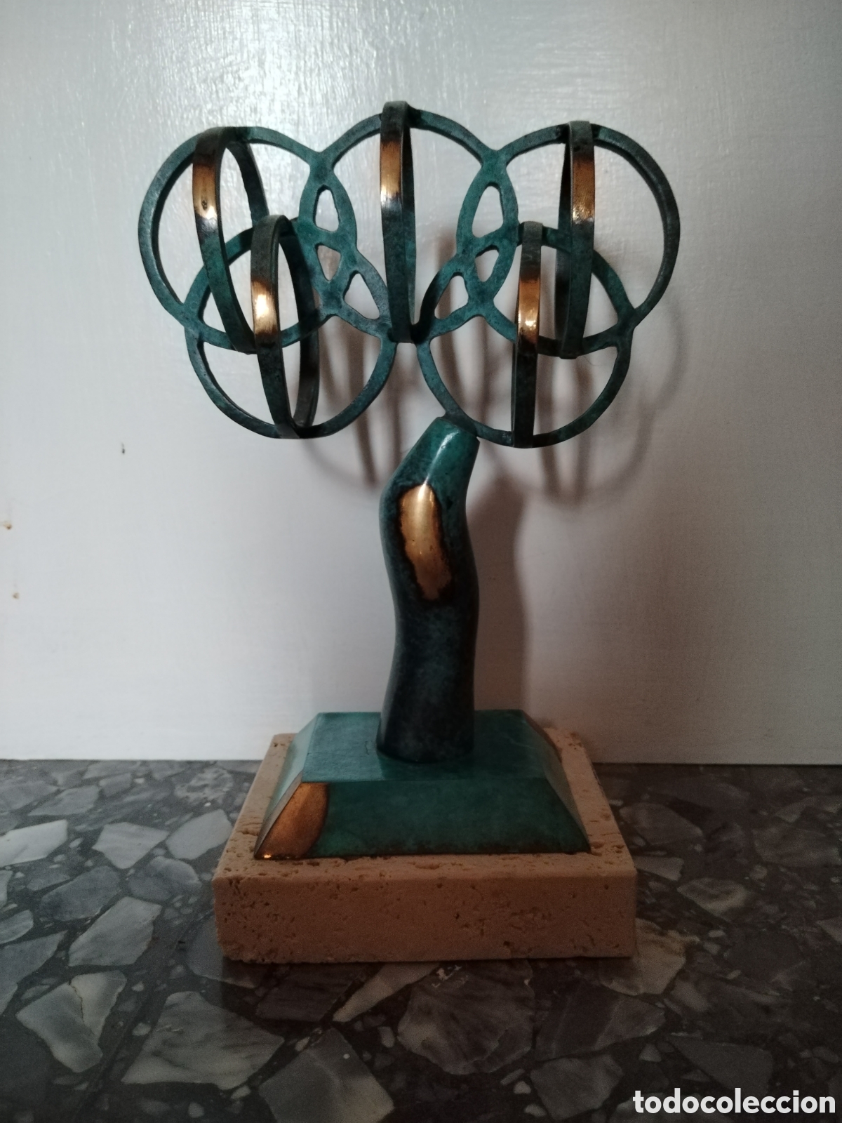 Arte: Manuel Mart&iacute;n Perillan. Escultura de bronce.