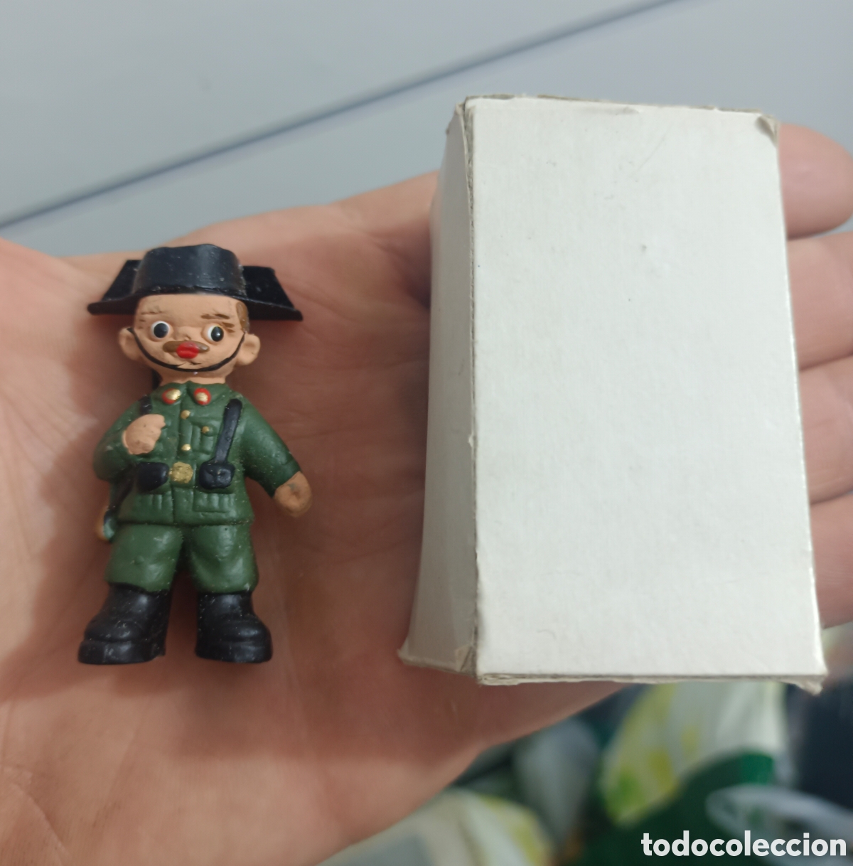 Arte: Figura guardia civil Alborox a&ntilde;os 60 barro terracota nuevo en caja