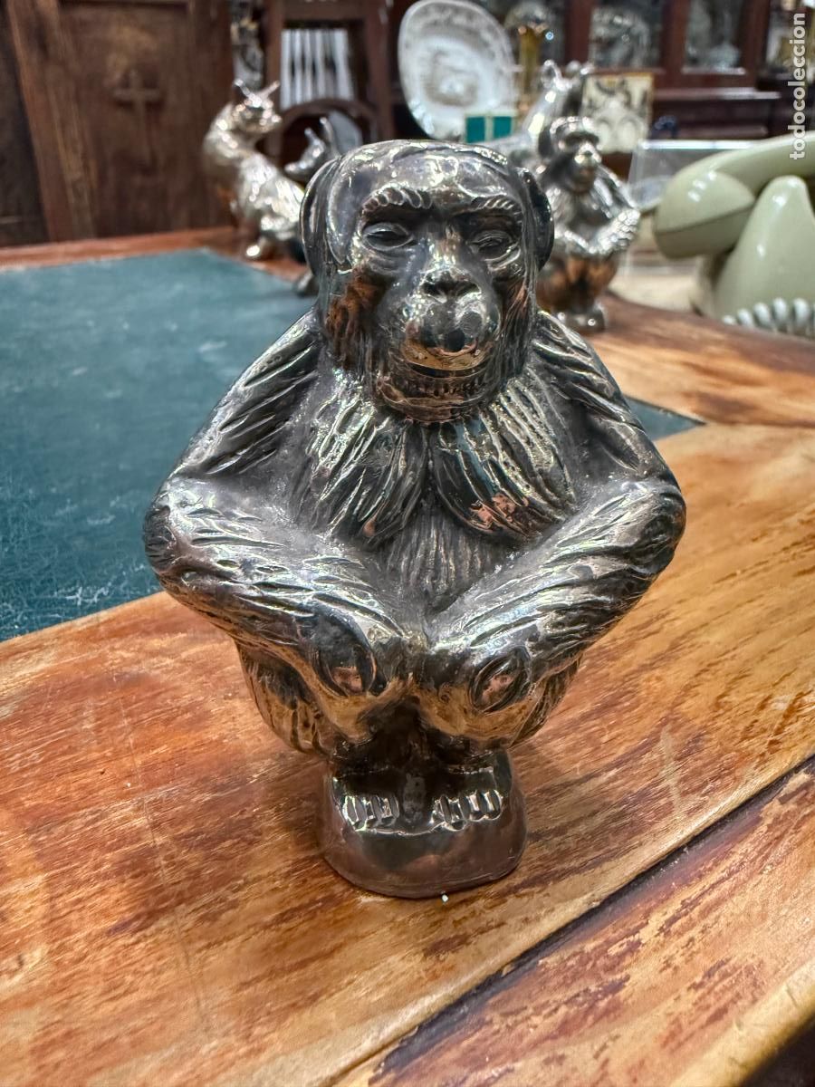 Arte: ESCULTURA MONO DE BRONCE Y BA&Ntilde;O DE PLATA - MEDIDA 8 CM