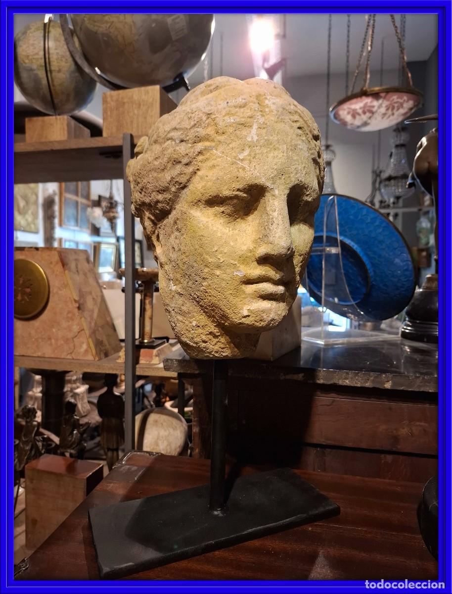 Arte: BUSTO O ESCULTURA DE UNA ROMANA DE PIEDRA CON SOPORTE METALICO