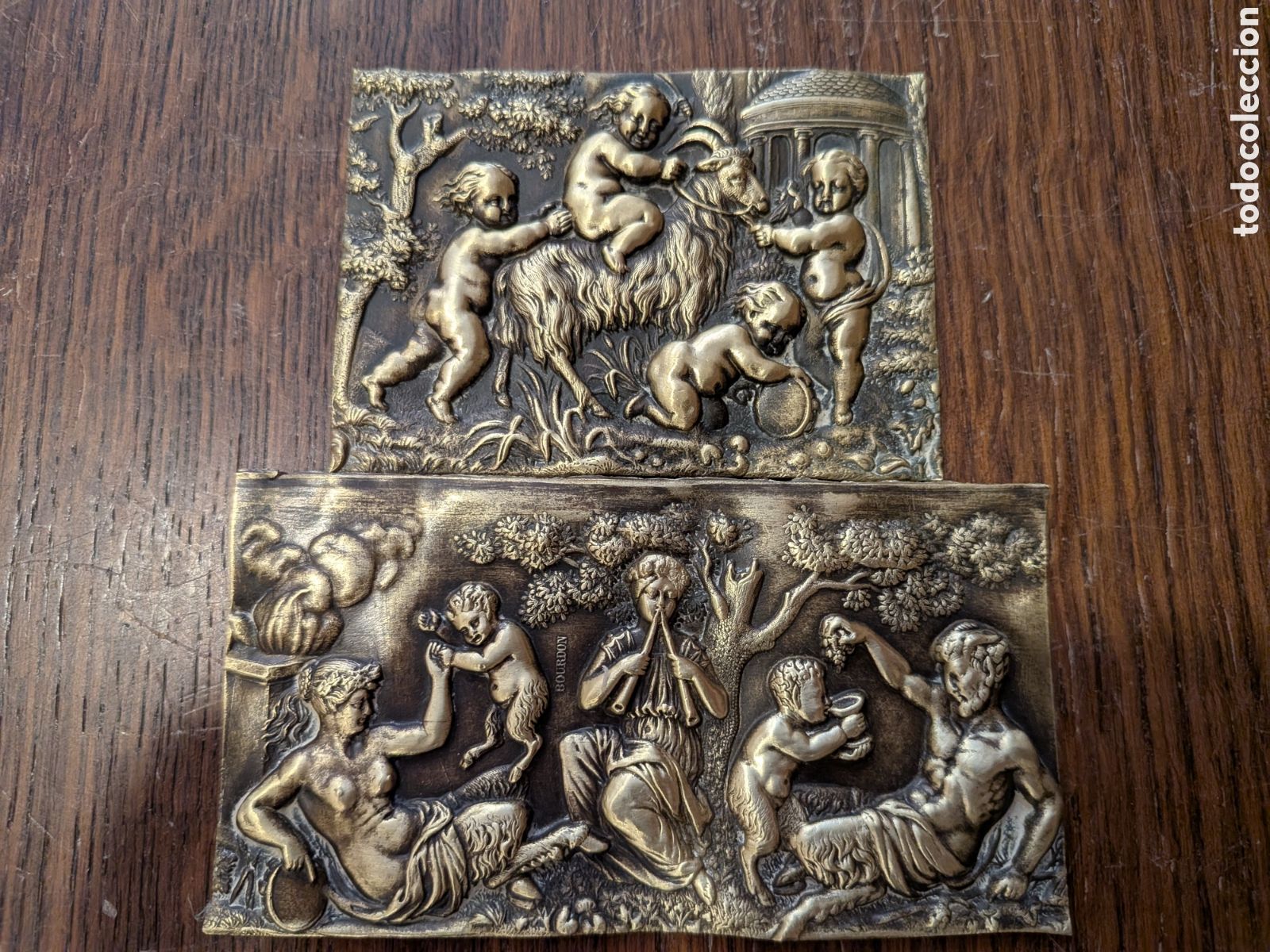 Arte: DOS PLAQUETAS DE APLICACI&Oacute;N. REPUJADAS EN BRONCE. SIGLO XVIII o XIX