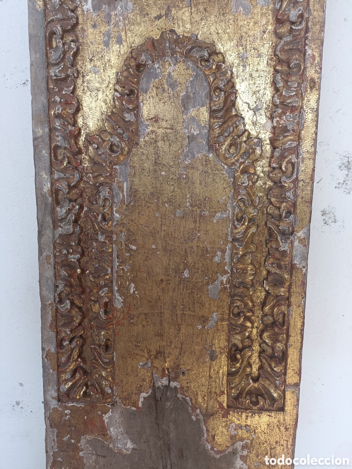 Arte: Trozo de retablo tallado madrra
