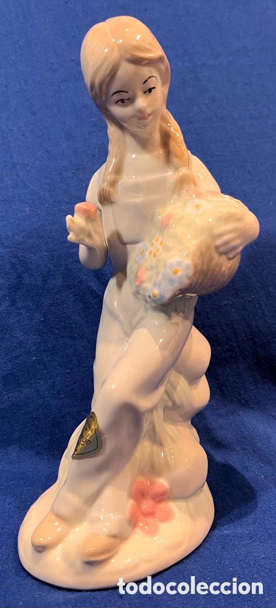 Arte: Figura vintage Samb&oacute; Ni&ntilde;a con flores