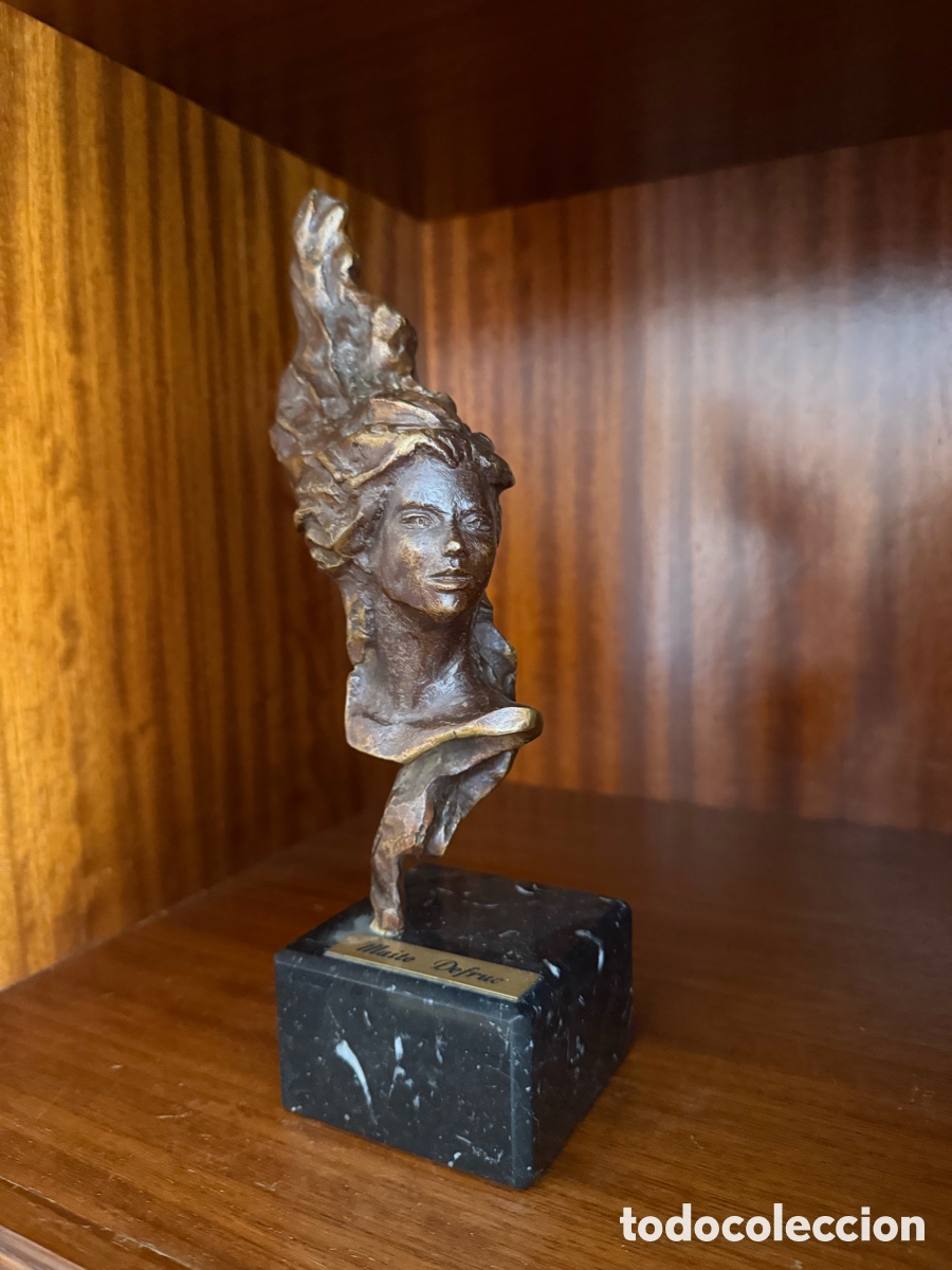 Arte: Escultura bronce de la artista Maite Defruc