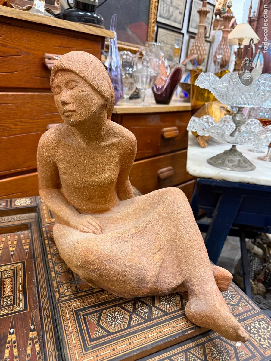 Arte: ESCULTURA MUJER DE TERRACOTA - MEDIDA 40X35 CM