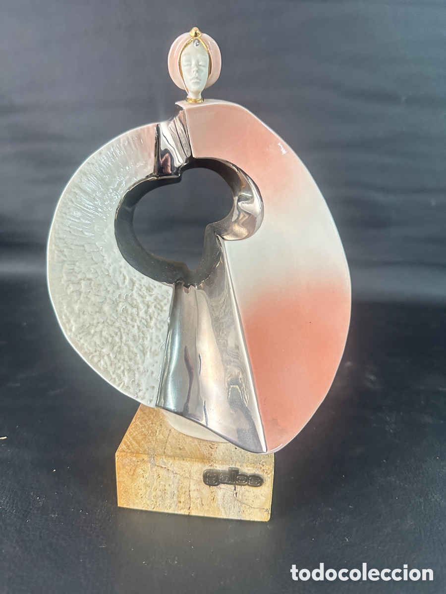 Arte: Escultura de porcelana Galos - oro y plata