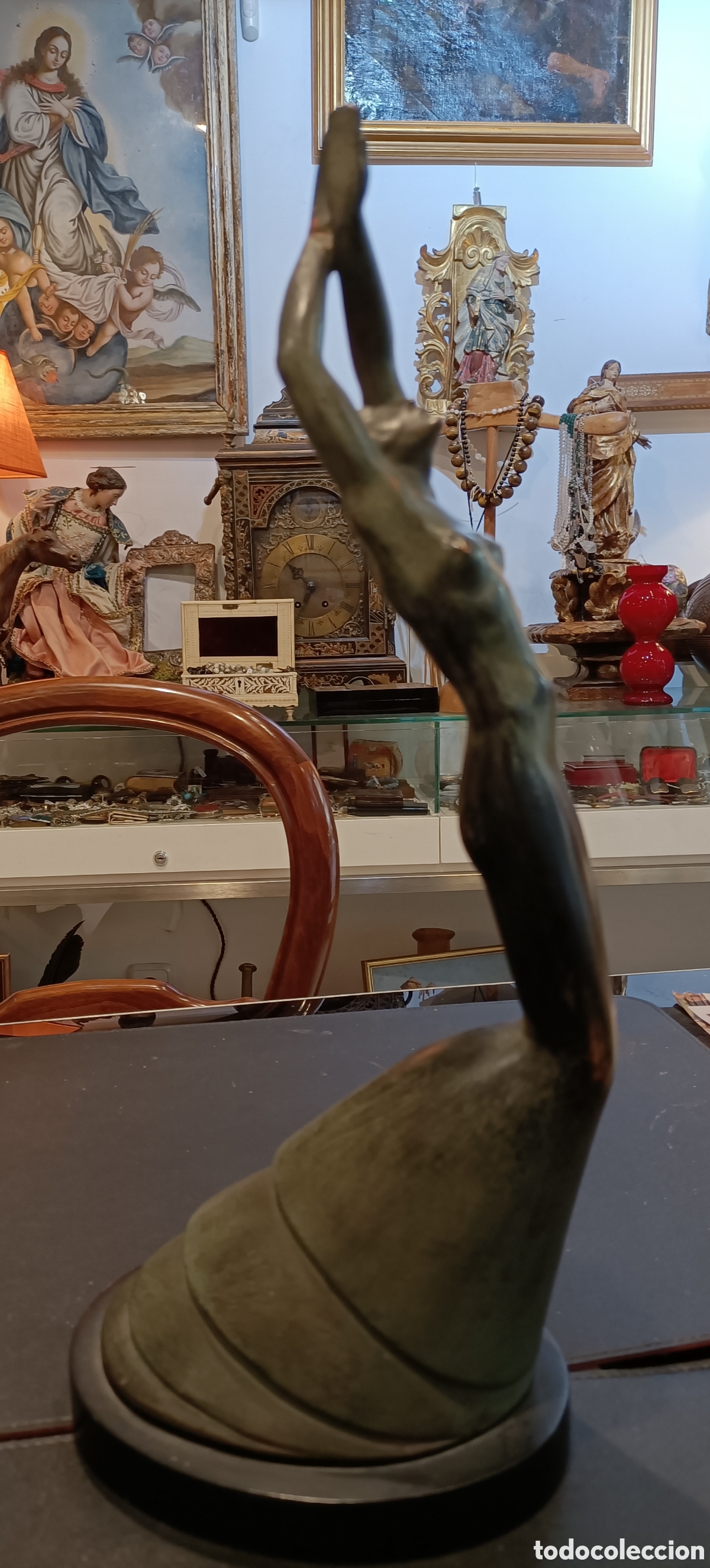 Arte: Figura de una bailaora en terracota, patina de bronce antiguo.