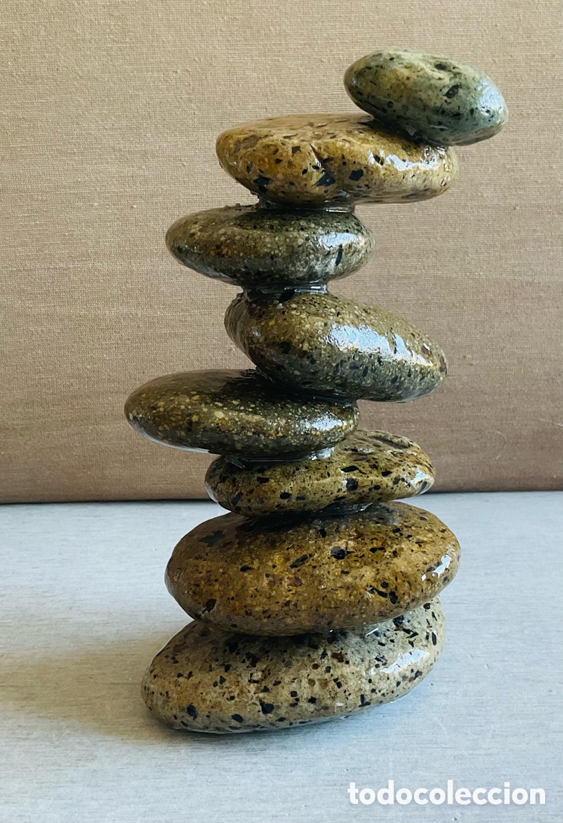 Arte: Memoria del mar Mediterr&aacute;neo 4. Esculturas con piedras naturales de la playa.