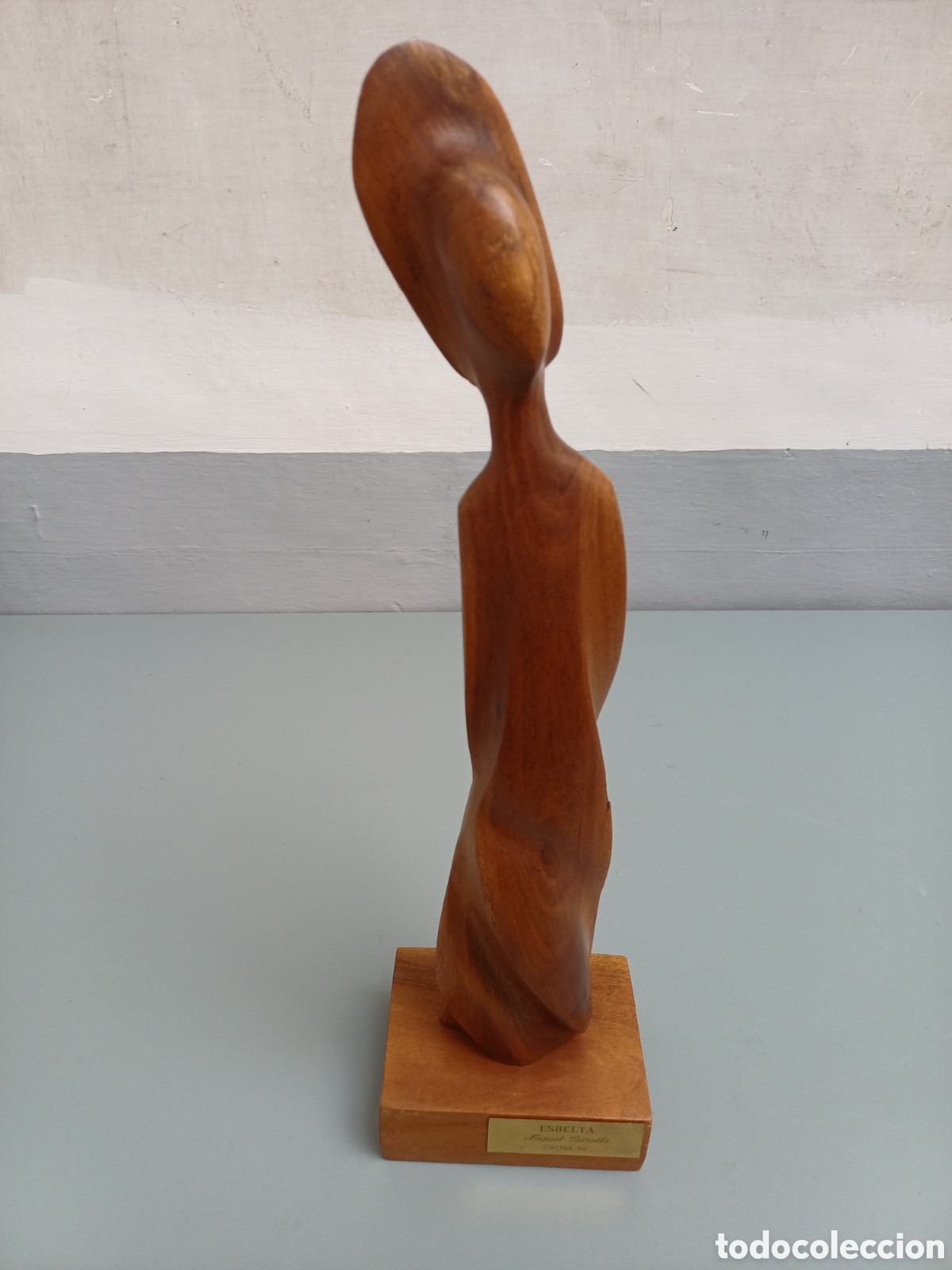 Arte: Escultura en madera. T&iacute;tulo &rdquo;Esbelta&rdquo; Miguel Estrella
