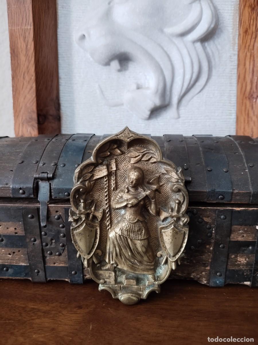 Arte: Relieve en bronce de Juana de Arco. - Foto 1