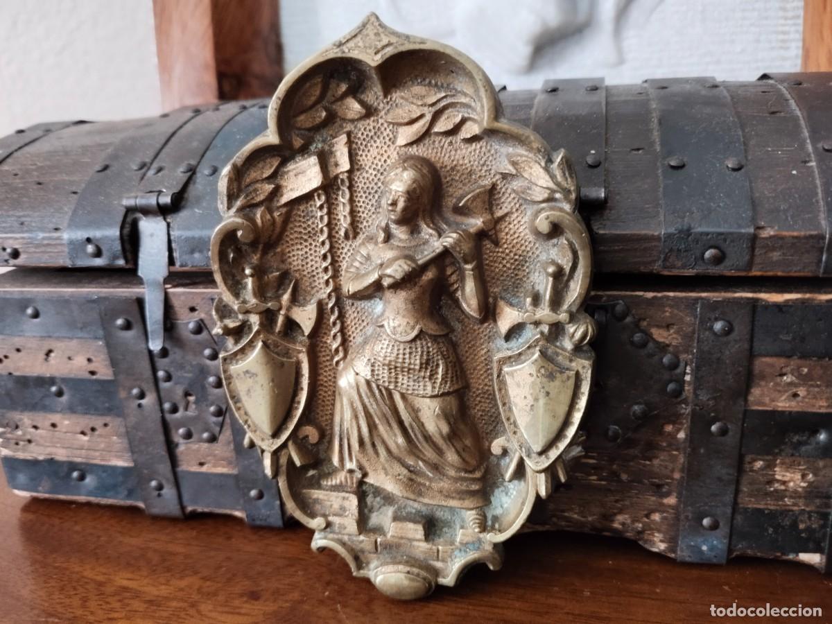 Arte: Relieve en bronce de Juana de Arco. - Foto 3