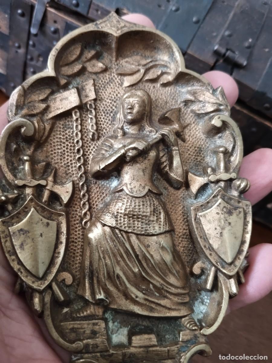 Arte: Relieve en bronce de Juana de Arco. - Foto 4