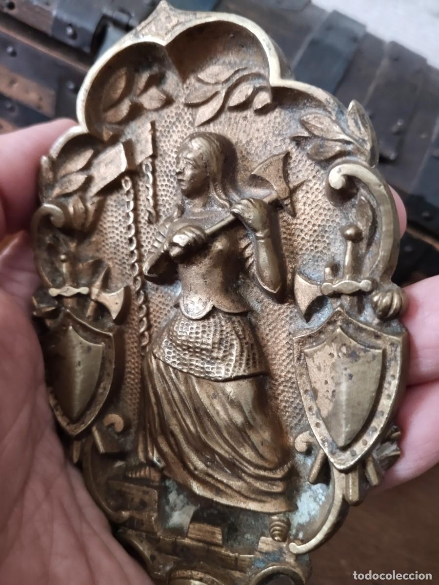 Arte: Relieve en bronce de Juana de Arco. - Foto 6