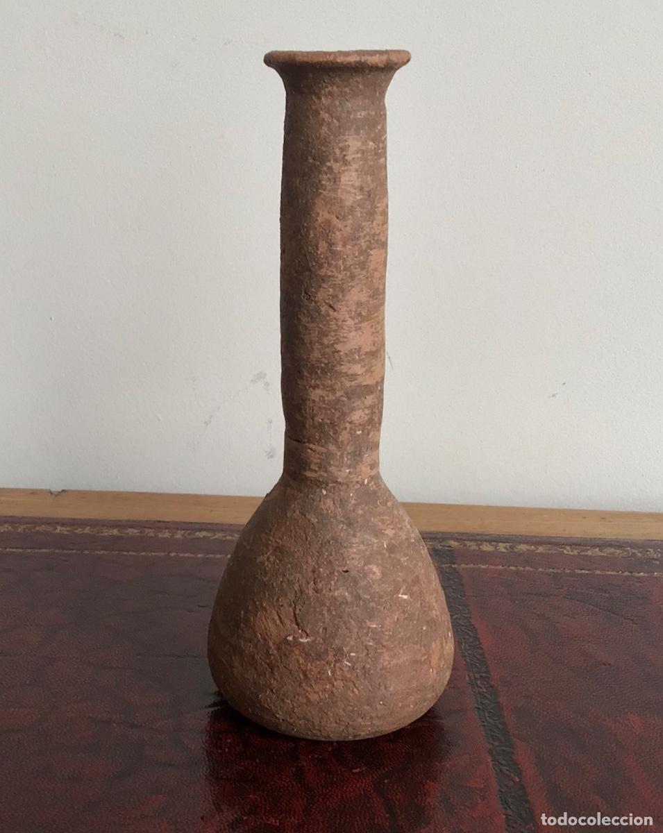 Arte: Ung&uuml;entario; Roma, siglo I-II d.C. Terracota. 17 x 6 cm. Arqueolog&iacute;a.