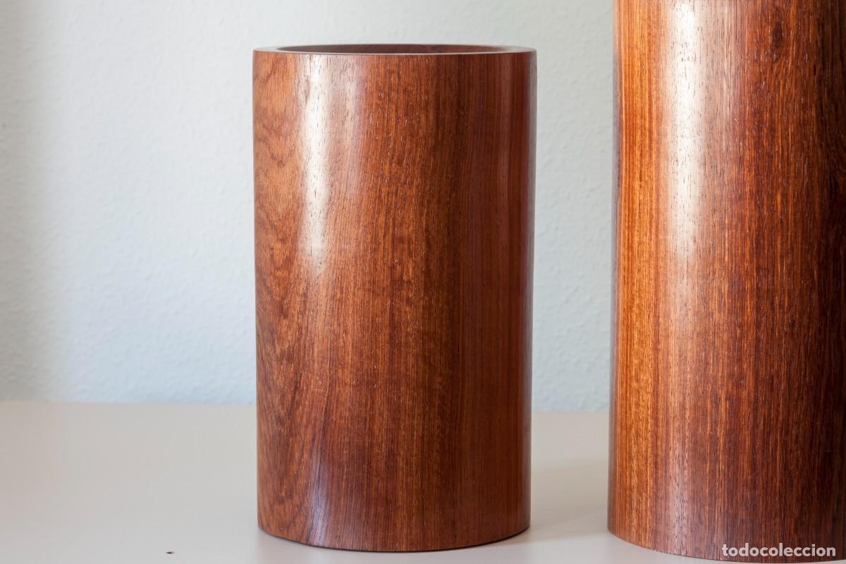 Arte: Pareja de b&uacute;caros cil&iacute;ndricos de gran formato tallados en madera maciza noble de Myanmar (Antigua Bi