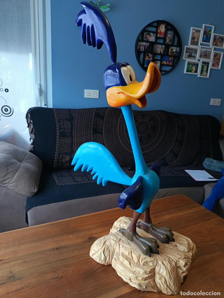 Arte: Escultura de tama&ntilde;o gigante del m&iacute;tico Correcaminos de los Looney Tunes (Warner Bros)
