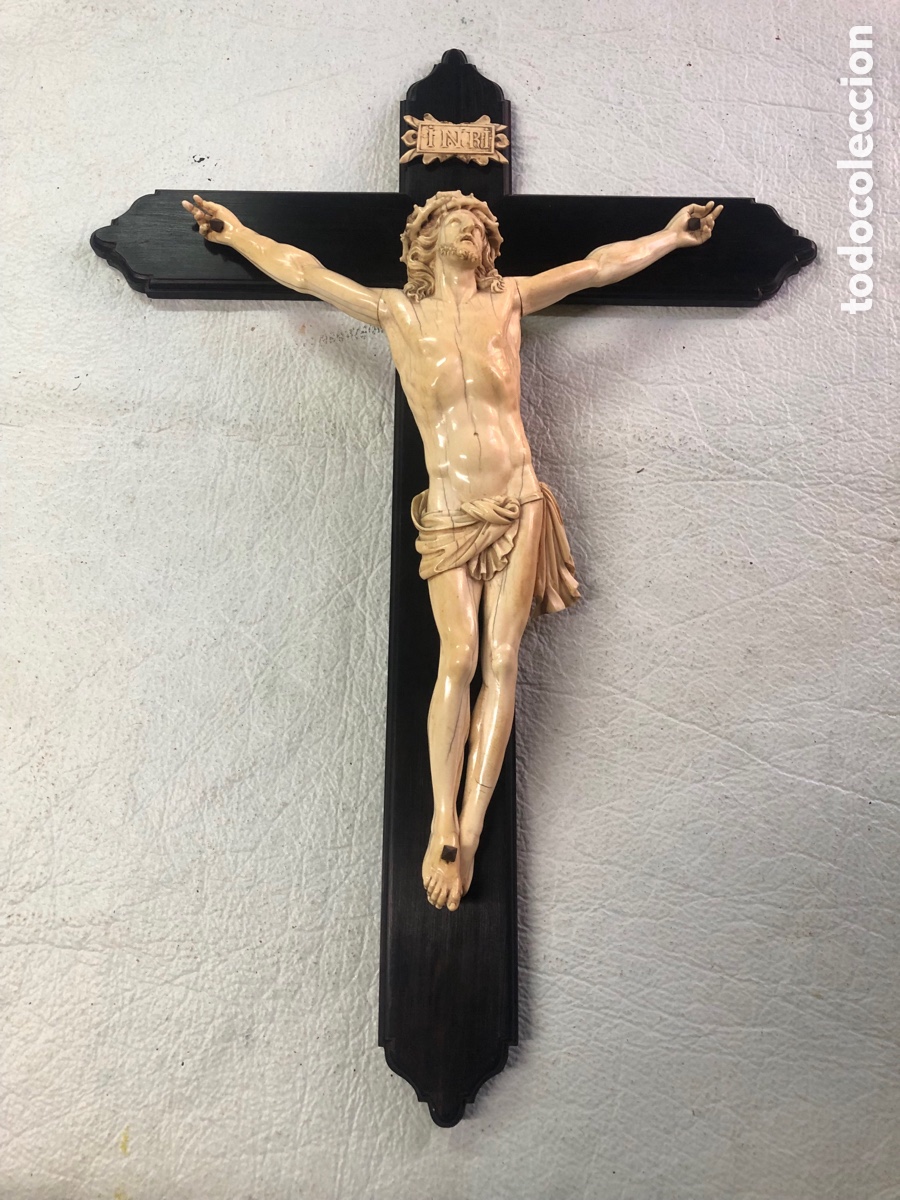 Arte: Impresionante Cristo de marfil con su cruz de &eacute;bano !ME PENSARIA HACER ENV&Iacute;O
