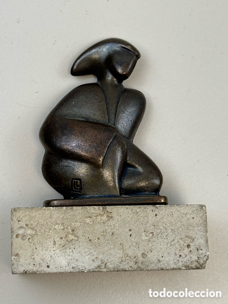 Arte: Escultura en bronce con base de piedra de lluis llongueras.
