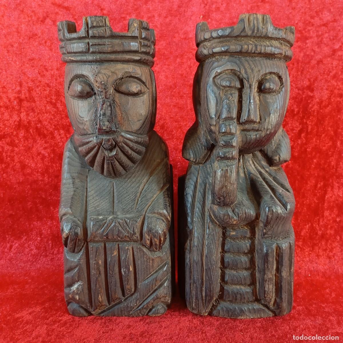 Arte: PAREJA DE TALLAS DE MADERA - 2 REYES - MONARCAS CON CORONAS AL ESTILO MEDIEVAL - 21,5 CM