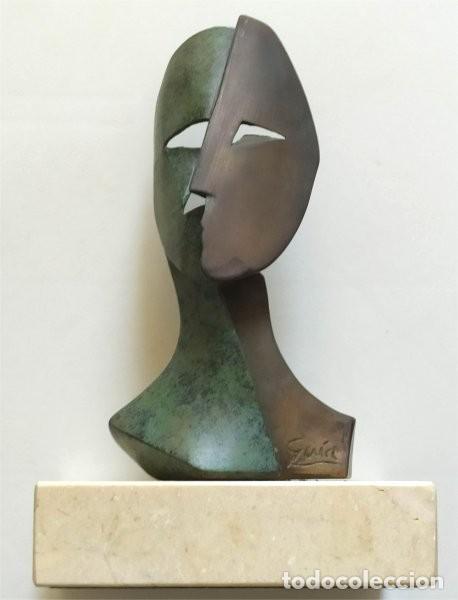 Arte: Rostro Cubista en bronce &oacute;xido verde. Obra de Miguel Gu&iacute;a. Firmada en la base de la escultura.