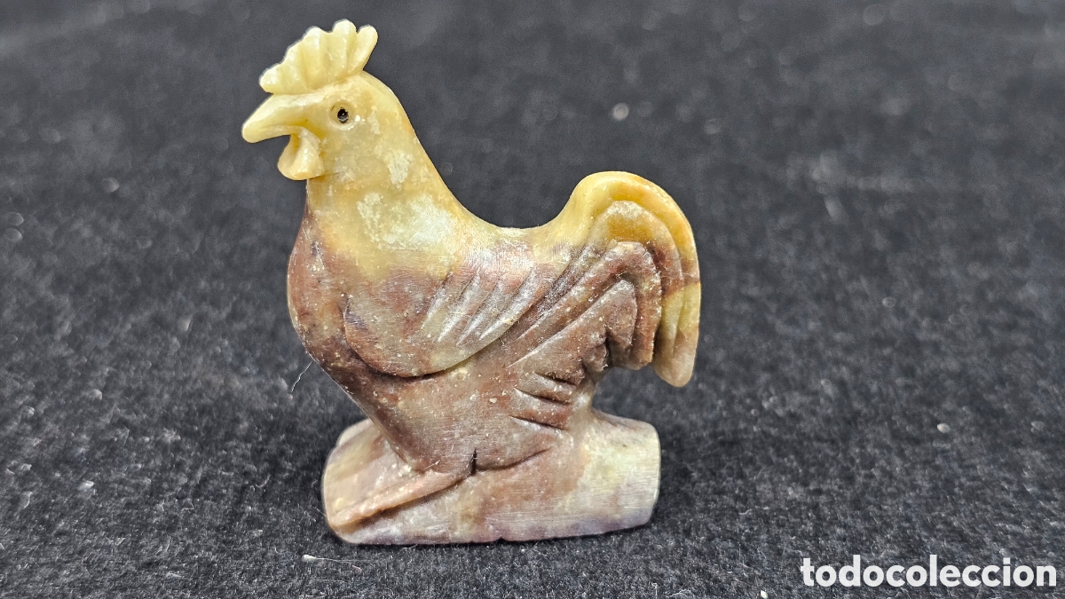 Art: Gallo miniatura de piedra tallada