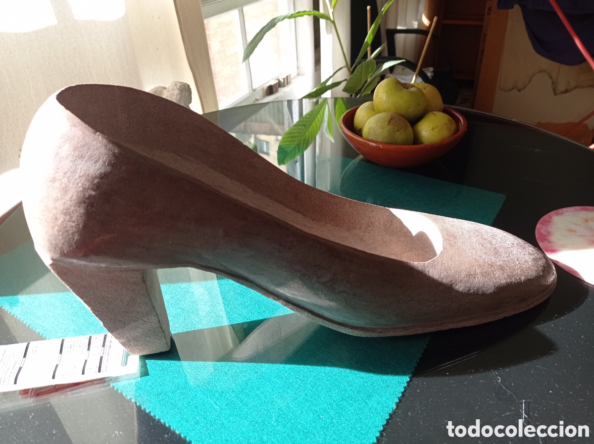 Kunst: Zapato sal&oacute;n tallado manualmente en piedra de Ezcaray.Ideal para decoraci&oacute;n en casa.