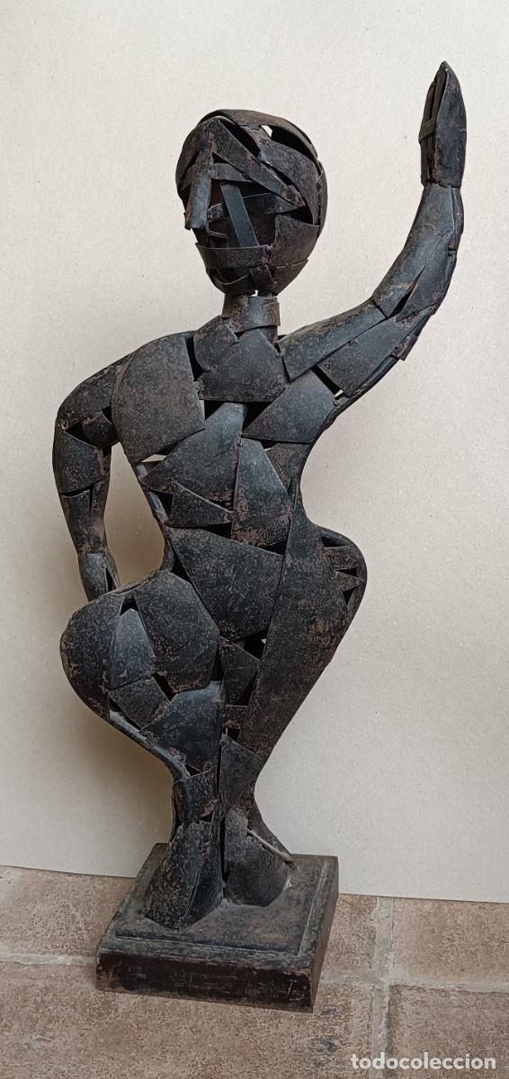 Arte: INTERESANTE ESCULTURA DE HIERRO.