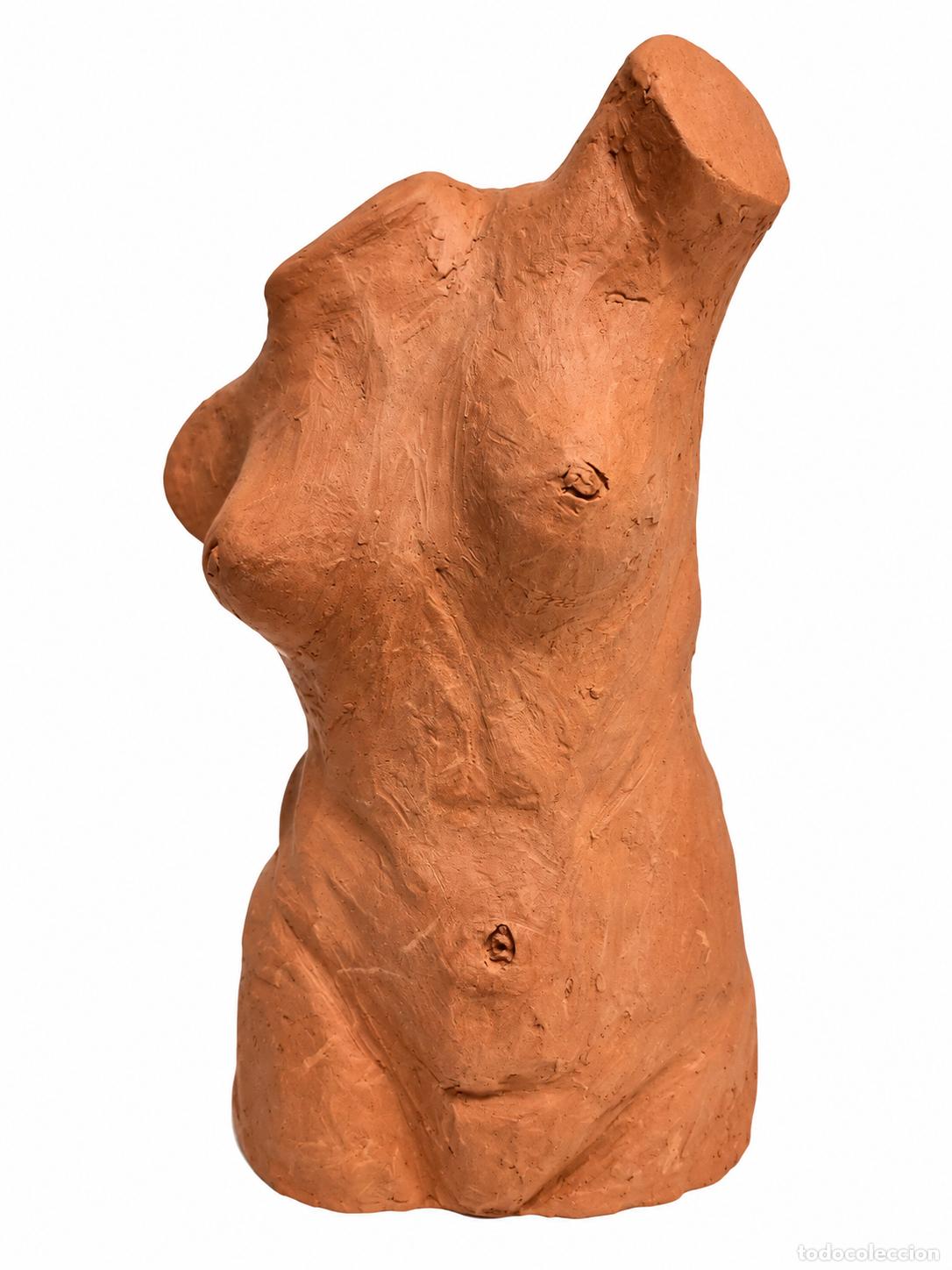 Arte: Escultura de Torso Femenino - Terracota - Firma D. Vi&ntilde;as (Delf&iacute; Vi&ntilde;as), 94