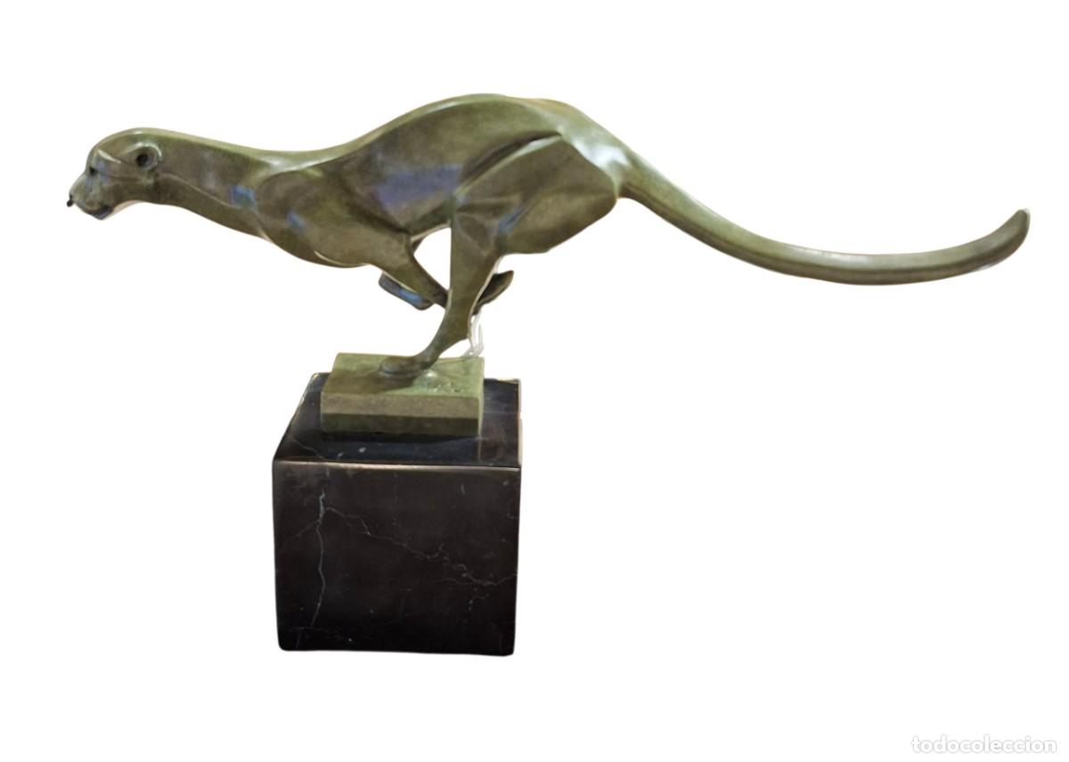 Arte: Escultura de bronce en verde patinado de pantera estilo Art D&eacute;co