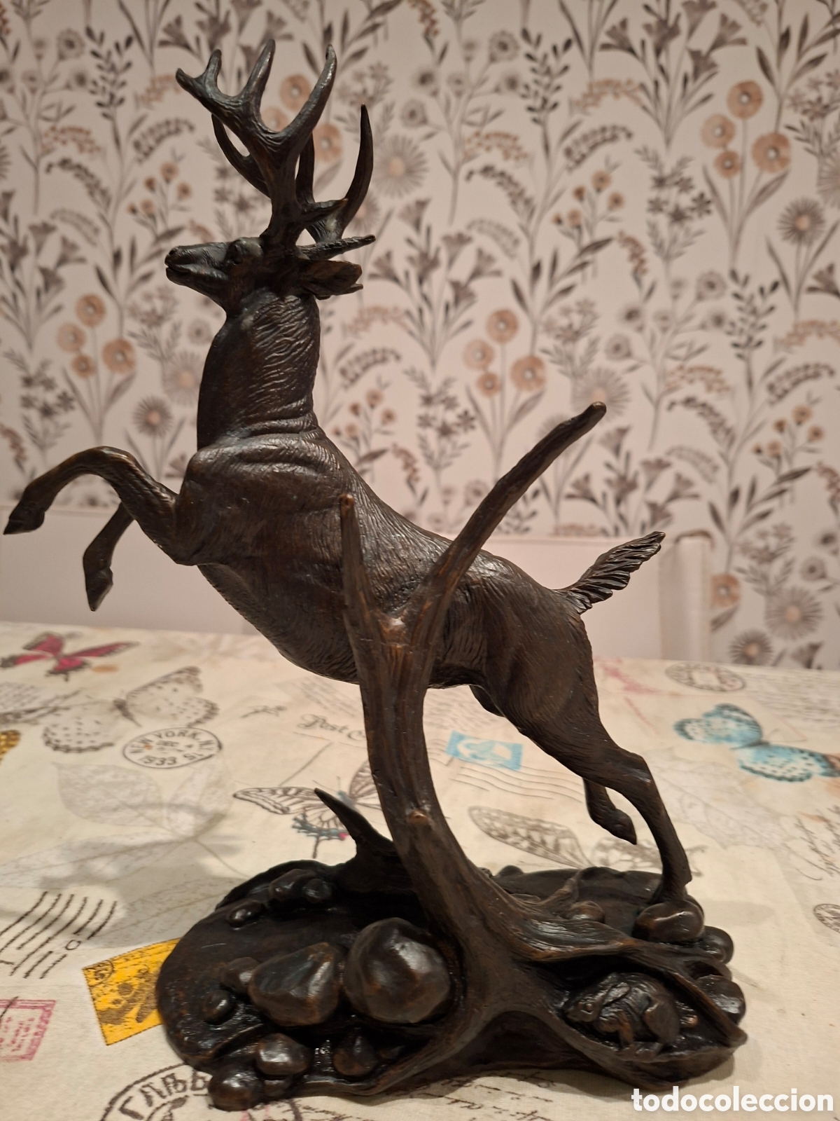 Arte: Figura ciervo bronce firmado y con certificado de autenticidad