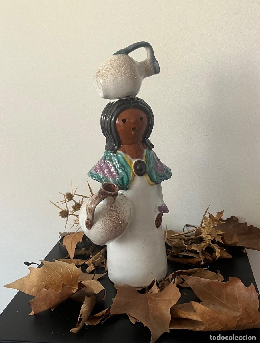 Arte: AGUADORA EXTREME&Ntilde;A CON DOS C&Aacute;NTAROS