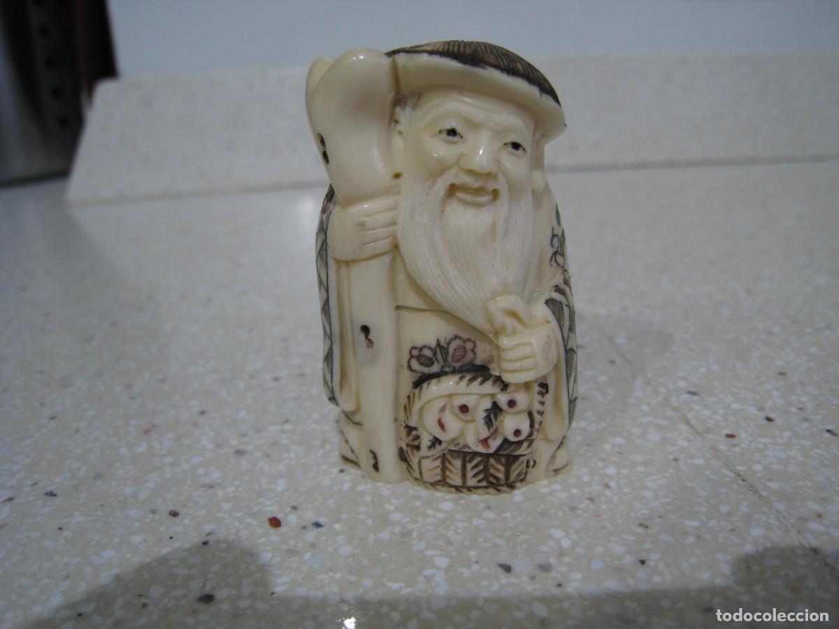 Arte: Antiguo Netsuke japones de hueso o marfil policromado y firmado