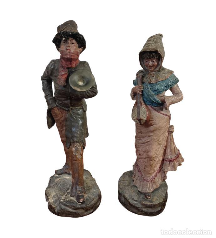 Arte: PAREJA DE FIGURAS DE M&Uacute;SICOS AMBULANTES. TERRACOTA POLICROMADA. FRANCIA. SIGLO XIX.