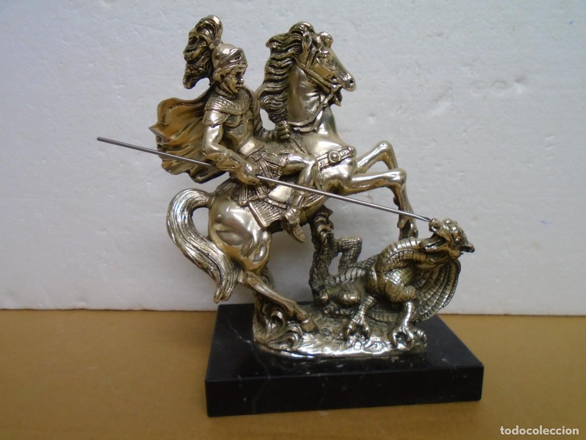 Art: ANTIGUA Y BONITA ESCULTURA DE COBRE PLATEADO IMAGEN DE SAN JORGE ECUESTRE Y EL DRAGON.