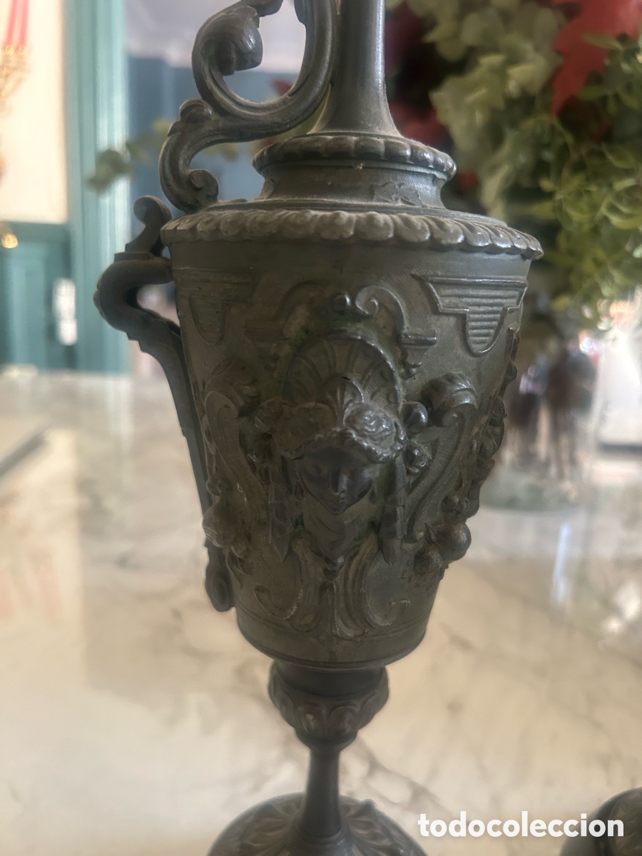 Arte: Pareja de jarras de bronce - Foto 1